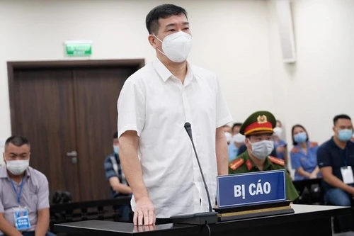 Bị cáo Phùng Anh Lê đề nghị thay đổi kiểm sát viên trong vụ nhận hối lộ