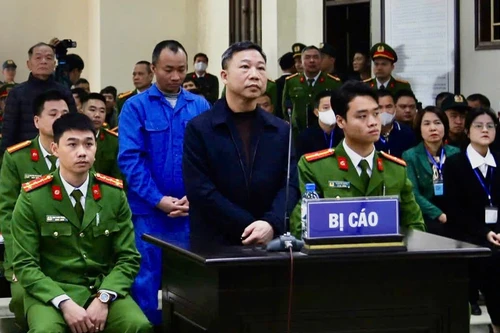Các bị cáo Lưu Bình Nhưỡng và Lê Thanh Vân hầu tòa