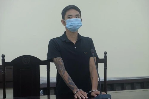 Người đàn ông dương tính với ma túy, giật tóc cán bộ Công an trực chốt Covid-19