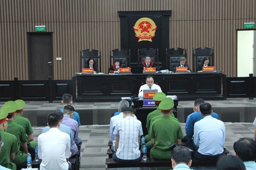 Cựu Phó Chủ nhiệm Văn phòng Quốc hội nói "có những rủi ro không lường trước được" 