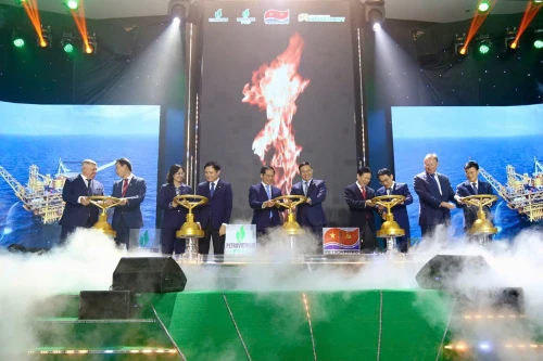 Lễ đón mừng dòng dầu đầu tiên từ dự án phát triển mỏ Kình Ngư Trắng - Kình Ngư Trắng Nam