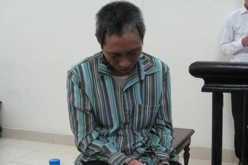 Mâu thuẫn đất đai, anh trai chém đứt cổ em gái ruột