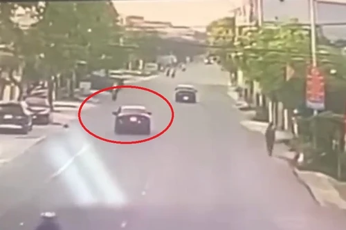 Mẫu thuẫn trong lúc uống bia, dùng ô tô đâm chết người