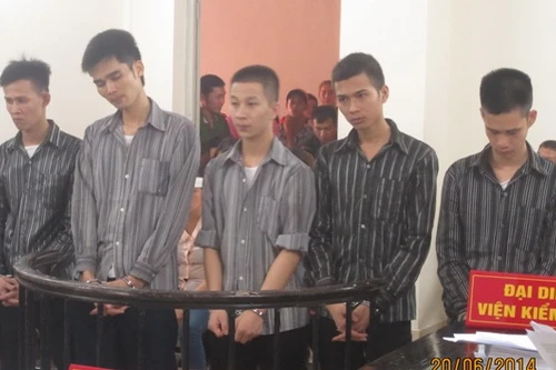 Bị từ chối phục vụ, rút súng bắn nát ngực nữ nhân viên quán massage