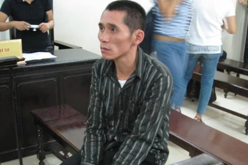 Hậm hực vì món đồ của con trẻ, vác dao đâm chết chồng cũ của “vợ hờ”