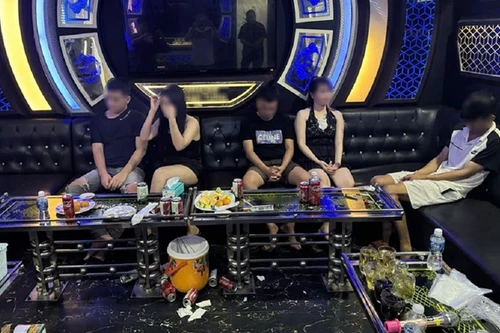 Khách hát tử vong bí ẩn, lộ quán karaoke chứa mại dâm, ma túy