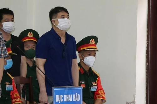 Vụ buôn lậu xăng đặc biệt lớn: Cựu Đại tá biên phòng cho rằng bị ép cung 