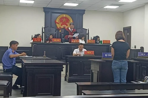 Người đàn bà cầm nửa tỷ đồng để 'chạy án' rồi... mất hút 