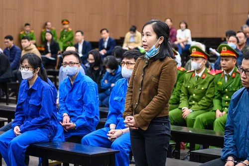 Cán bộ ngân hàng 'tiếp tay' cho 'siêu lừa' chiếm đoạt hàng trăm tỷ đồng như thế nào? 