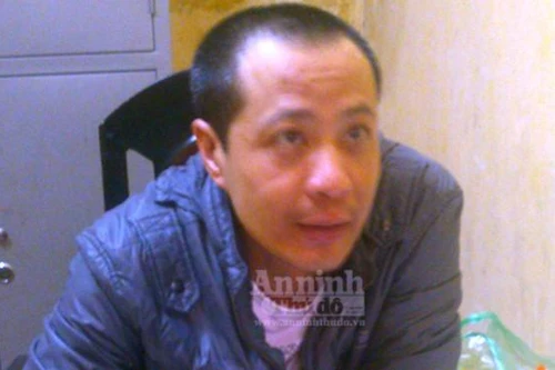 Cho rằng bị ma ám, em trai dùng dao rạch chân chị gái giữa bệnh viện