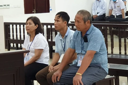 Vụ “phù phép” đất ở Ba Vì: Viện đề nghị y án, luật sư nói cần trả hồ sơ 