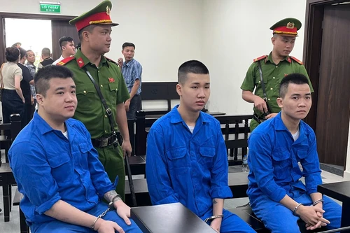 Chủ quán karaoke vứt bỏ thi thể bạn ở ven đê 