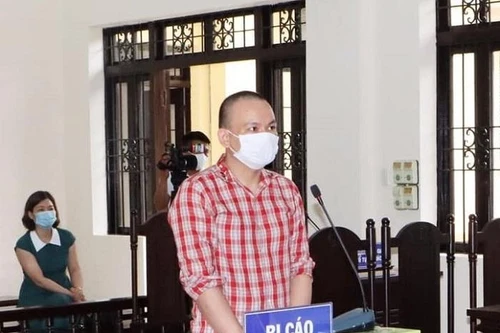 Vào tù vì lây nhiễm COVID-19 cho người khác và gây rối trật tự công cộng