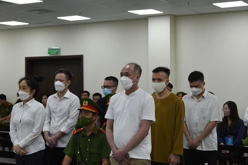 Phạt tù nhóm đối tượng 'chạy án' cho cựu Giám đốc bệnh viện 