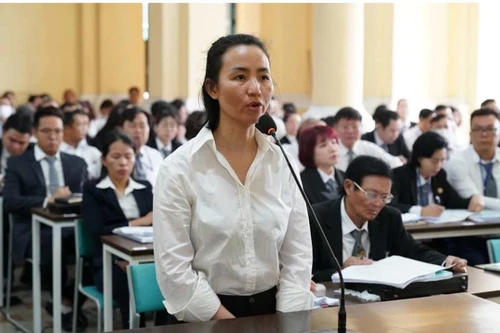 Nữ Phó tổng giám đốc SCB bật khóc, bày tỏ ân hận vì trót tin tưởng tuyệt đối Trương Mỹ Lan