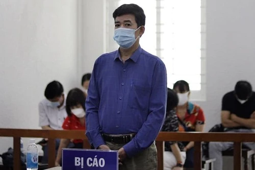 Cựu Kiểm sát viên vào tù vì nhận tiền của người bị tố cáo