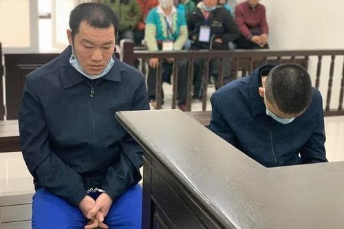 Bị bắt do có tố cáo về hành vi lừa đảo nhưng “lòi” ra 23 bánh heroin