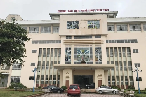 Hiệu trưởng Trường Nghệ thuật Vĩnh Phúc “tiếp tay” rồi để mặc Hậu “Pháo” tự tung, tự tác… 