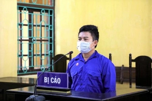 Tài xế xe trộn bê tông lĩnh án tù vì “ăn vạ” tại chốt kiểm soát dịch Covid-19