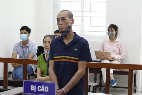 Khó chịu vì phải nghe cãi nhau, vác dao phay chém vợ chồng hàng xóm