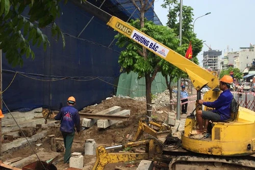 Đã phá dỡ xong sàn tầng 19 nhà 8B Lê Trực