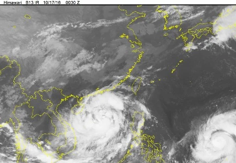 Hai siêu bão nối đuôi nhau tràn vào Biển Đông