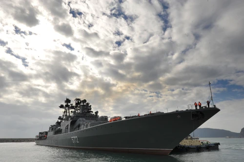 [ẢNH] Sức mạnh kinh hoàng của khu trục hạm Nga vừa cập cảng Việt Nam