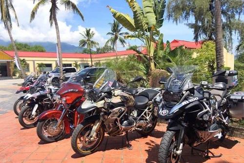 Hội tụ dàn Moto BMW "khủng" và siêu xe 3 miền