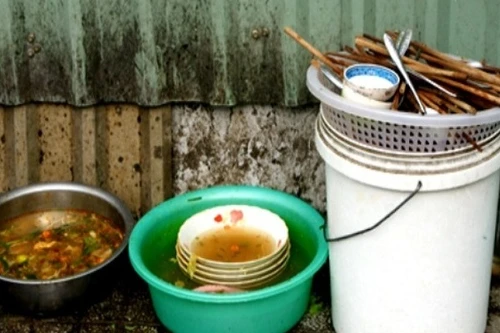 "Hậu trường" rùng mình của các quán hàng bình dân