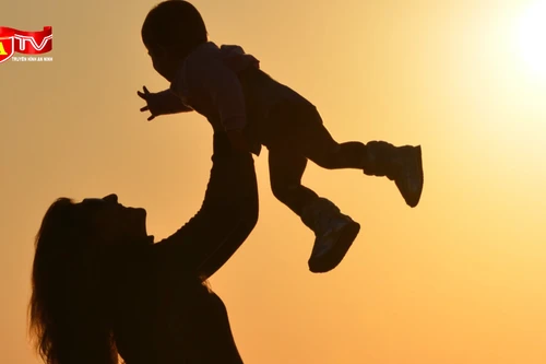 Nhận con nuôi cũng được hưởng chế độ thai sản 