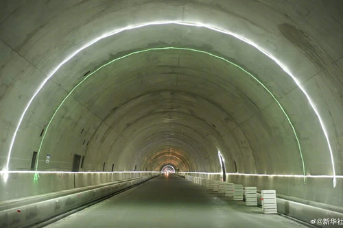 Trung Quốc hoàn thành đường hầm cao tốc xuyên núi, dài nhất thế giới