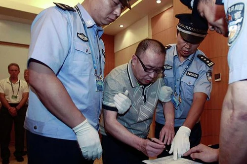 Trung Quốc triển khai chiến dịch “Lưới trời” bắt quan tham chạy trốn