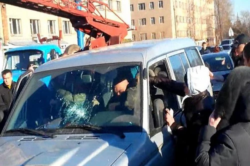 Bạo động bùng phát sau khi xe quân sự Ukraine cán chết trẻ em