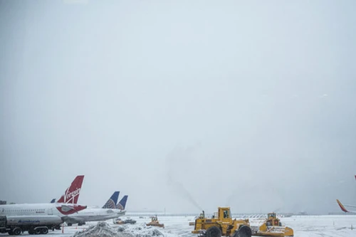 Băng giá tại Mỹ khiến gần 1.000 chuyến bay bị hủy