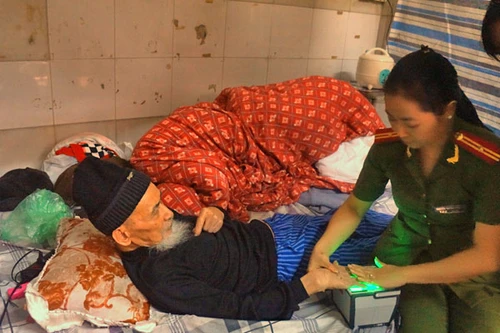 Phục vụ cấp CMND tận nhà cho người già yếu