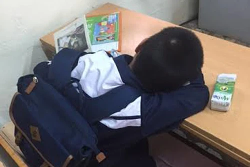 Sau Tết, khổ vì đưa trẻ trở lại trường