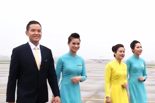 Vietnam Airlines trình diễn đồng phục mới trên chuyến bay thương mại