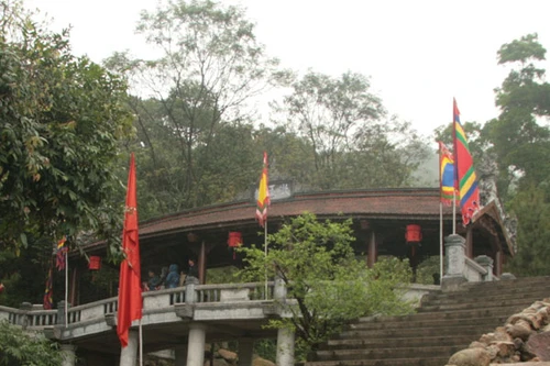 Mùa xuân vãn cảnh Côn Sơn 