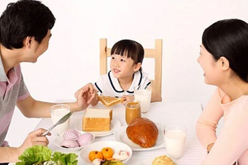 Bữa sáng đúng cách cho trẻ
