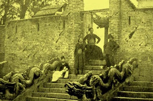 Dựng lại hình dung trên nền phế tích