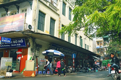 Tiếng kéo “xoạch, xoạch” trên con phố ngắn nhất Việt Nam