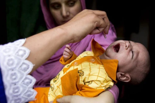 Không cho con đi tiêm chủng, 513 phụ huynh bị bắt