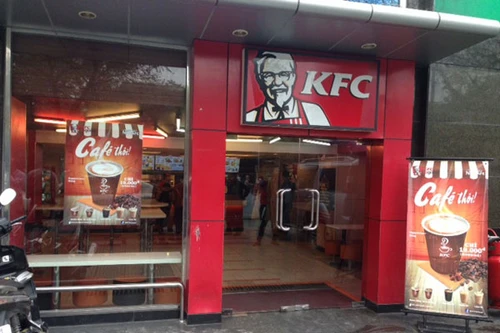 Nhà để xe thành cửa hàng gà rán