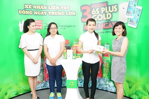 Đồng Tháp: Hy hữu đôi bạn thân cùng trúng iPhone từ Tân Hiệp Phát