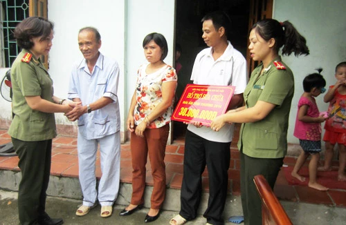 Tình đồng đội giữa mùa mưa bão