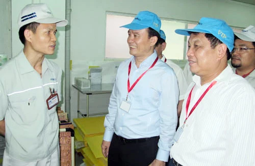 Lãnh đạo TP Hà Nội thăm và động viên doanh nghiệp nước ngoài