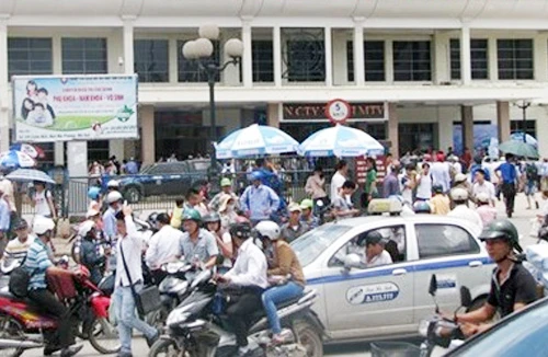 “Xe ôm” đua nhau “chặt chém” khách