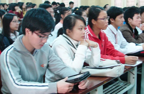 Đánh giá giảng viên: Dễ phát sinh tiêu cực