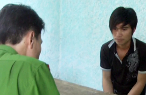 Đập phá xe buýt để tìm vợ