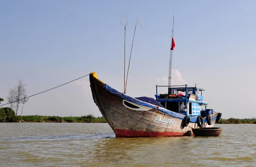 Nơi sông Thu Bồn hòa vào biển lớn